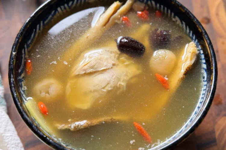 中药材鸡汤(Chinese herbal chicken soup)